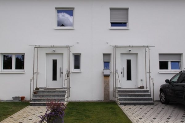 2 Haustueren nebeneinander in Neubau in 71083 Herrenberg