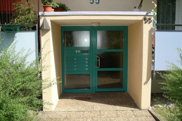 Haustüre für Mehrfamilienhaus in der Taunusstrasse in 71032 Böblingen Rauher Kapf