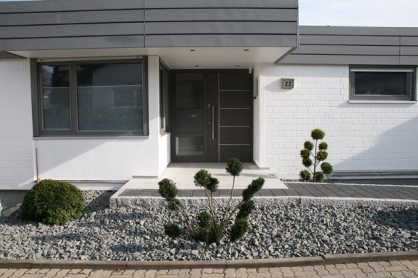 Haustuere ohne Glas geschlossenes Tuerblatt in 71139-Ehningen