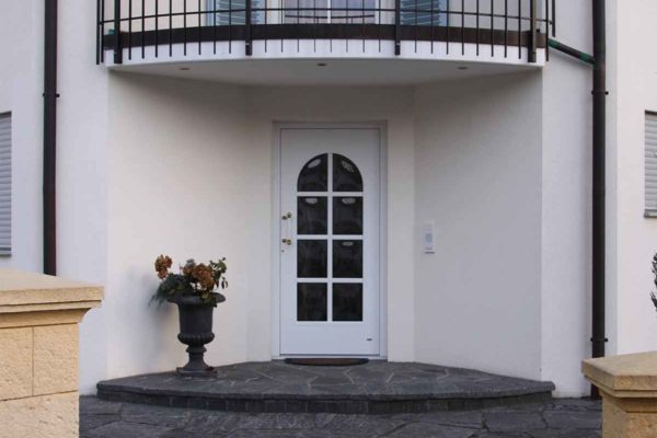 Haustüre mit Rundbogen in Nufringen bei Herrenberg