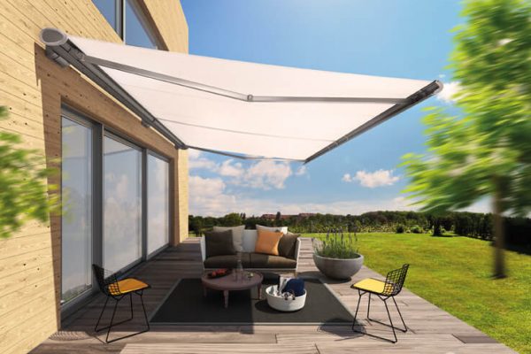 Sonnenschutz durch Gelenkarmmarkise in 71120 Grafenau Döffingen