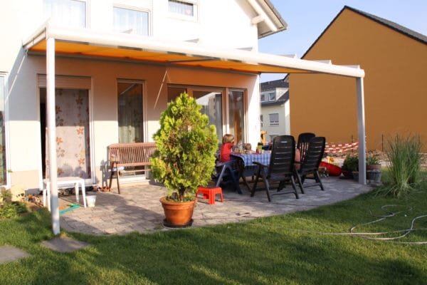 Terrassendach mit integrierter Markise