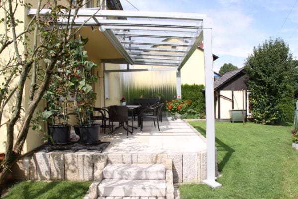 Überdachung mit Anschluss an Balkon