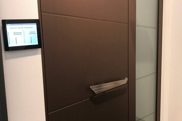 Haustuere mit besonderen Fraesungen in 71032 Boeblingen