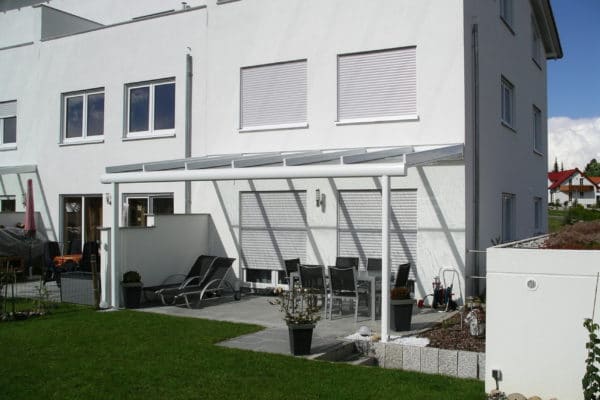 Terrassendach in weiß für Reiheneckhaus